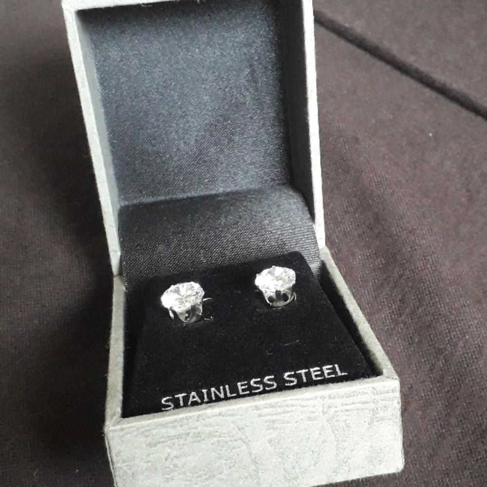 NEW Steel Time Round Cut Screw Back Stud Earrings